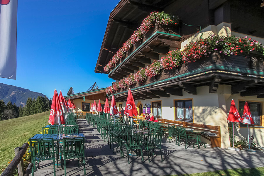 Großer Gastgarten mit schönen Ausblick